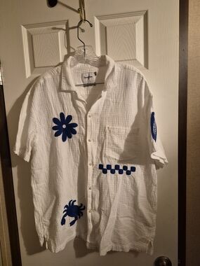 Goodfellow & Co White Short-Sleeve Button-Down Shirt with Blue Embroidery. Beach